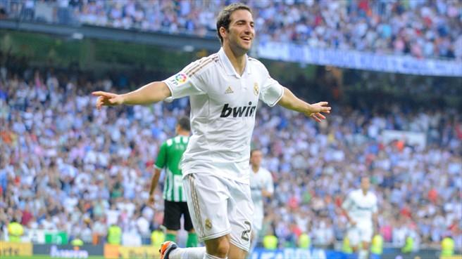 Primera Division/ Real si Barca, de neoprit. Higuain, al treilea hattrick in 14 zile