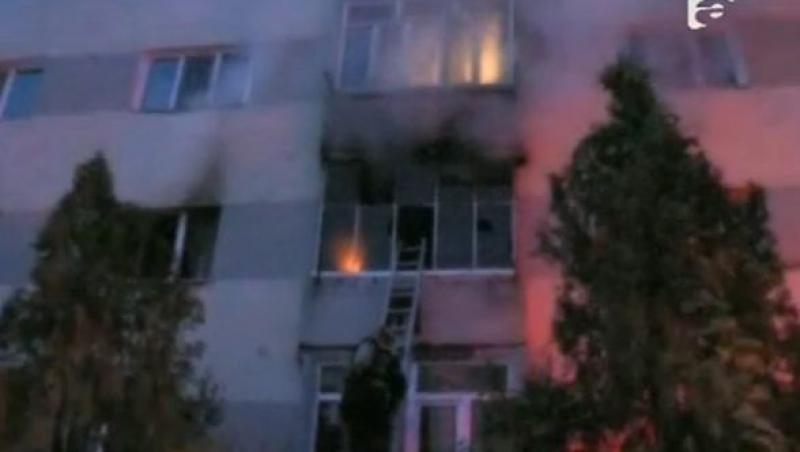 VIDEO! Doi barbati din Mehedinti si-au dat foc la casa dupa ce s-au imbatat
