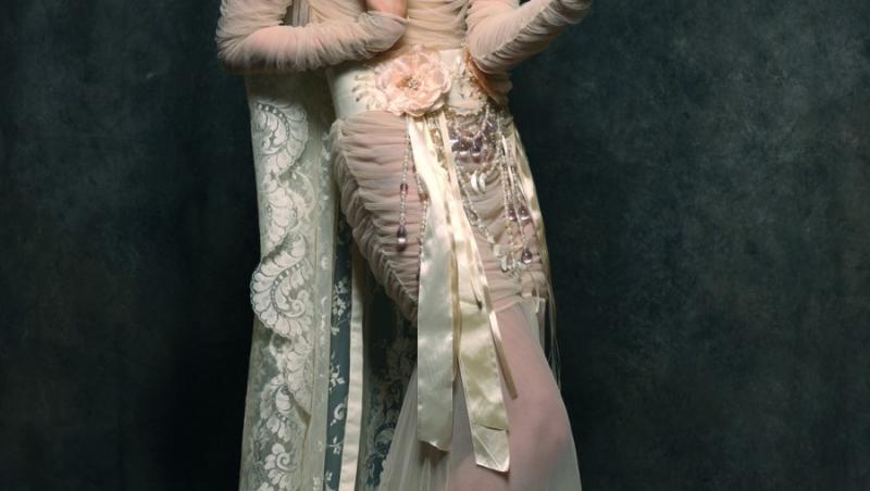 FOTO! Iulia Albu, in rochie de mireasa transparenta