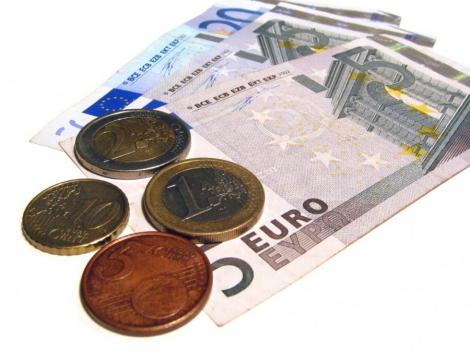 Euro, tot mai scump. Leul s-a depreciat marti, cursul BNR urcand la 4,3529 lei/euro
