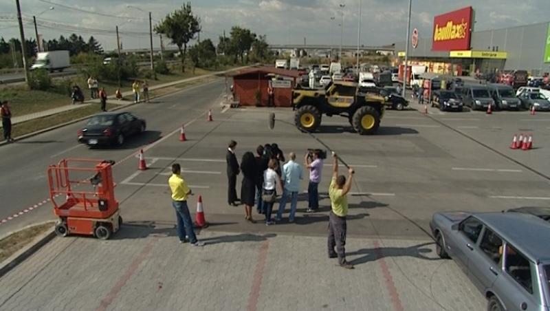 Daniela Crudu, furioasa si violenta! Asistenta tv a distrus 25 de masini cu un monster truck comandat vocal!