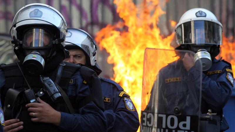 GALERIE FOTO! Grecia paralizata de o greva generala. Violente la Atena intre protestatari si politie