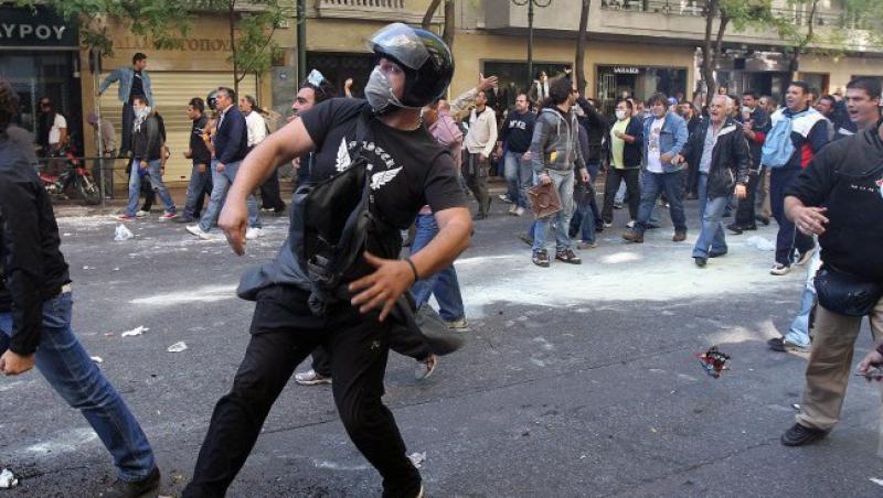 GALERIE FOTO! Grecia paralizata de o greva generala. Violente la Atena intre protestatari si politie