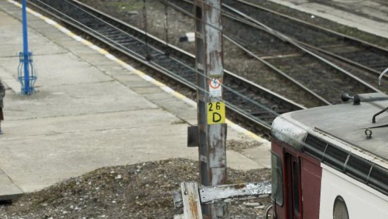 VIDEO! Copil de 10 ani, electrocutat in gara din Bacau dupa ce a fugit de bataile bunicilor
