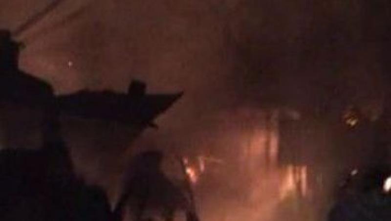 VIDEO! Un cazan de tuica a provocat un incendiu de proportii in Resita