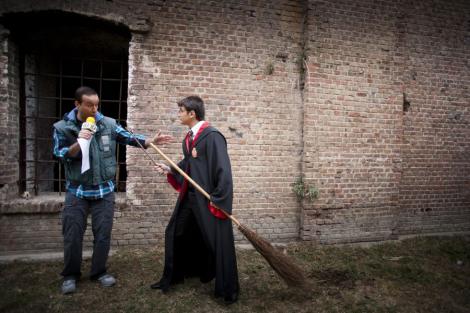 FOTO! Florin Salam, interpretat de Mihai Bendeac, il ajuta pe Harry Potter in lupta cu vrajitorul cel rau