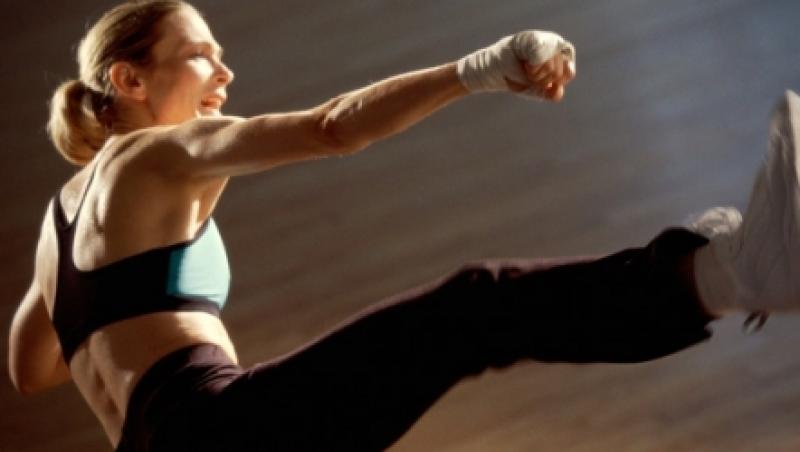 Aerobic kickboxing – te mentii in forma, te distrezi, slabesti si inveti sa te aperi
