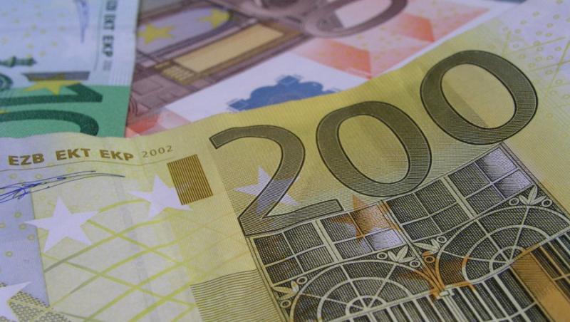 Moneda nationala se apreciaza pana la un curs de referinta de 4,3308 lei/euro