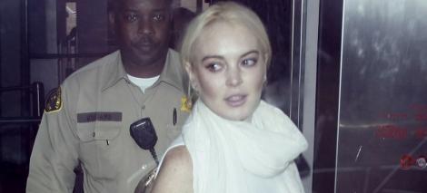 VIDEO! Lindsay Lohan a ajuns din nou dupa gratii