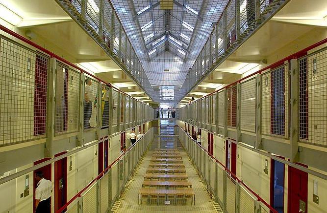 Marea Britanie: Suparat ca a fost concediat, un gardian al unei inchisori a "pierdut" cheile institutiei