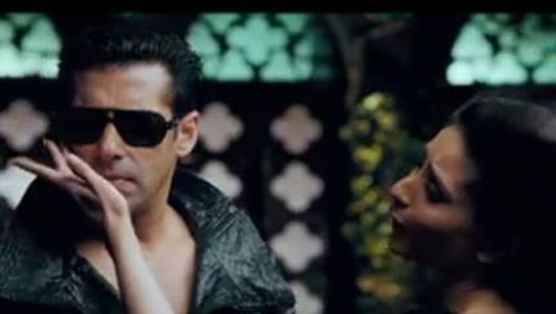 VIDEO! Vedetele de la Bollywood copiaza colindele romanesti si le transforma in hituri