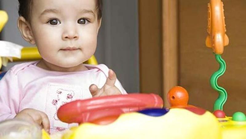 Fetitele sub 3 ani pot avea tulburari de comportament din cauza obiectelor din plastic