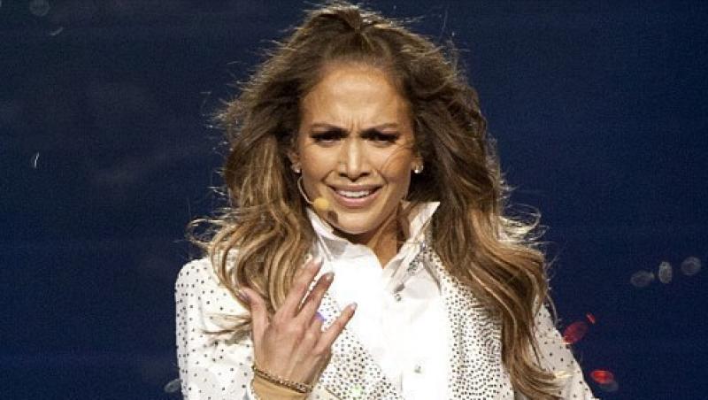 VIDEO! Jennifer Lopez a izbucnit in plans pe scena!