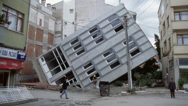 UPDATE! Ultimul bilant al seismului din Turcia: Peste 270 de morti si 1.300 de raniti!