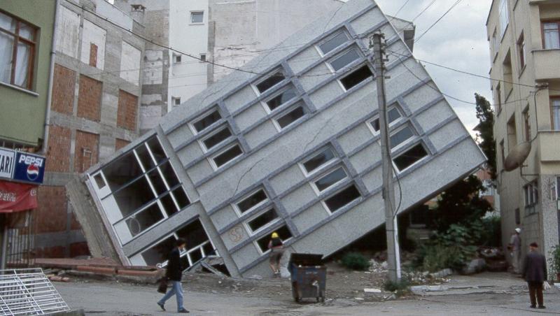UPDATE! Ultimul bilant al seismului din Turcia: Peste 270 de morti si 1.300 de raniti!