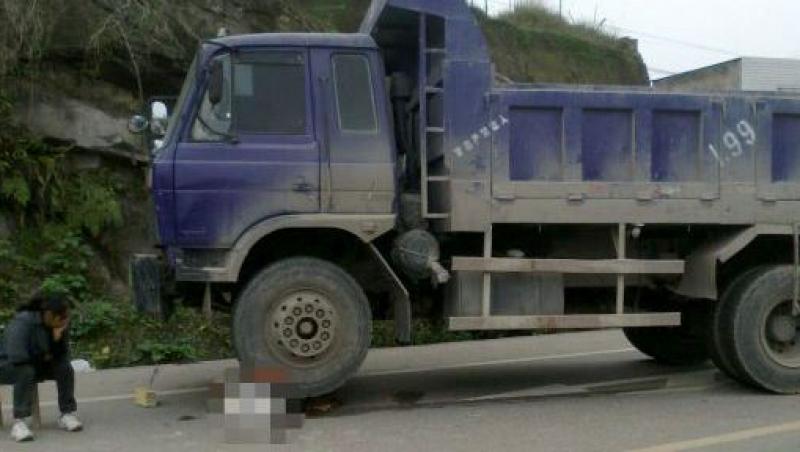SOCANT! China: Un camionagiu ar fi calcat de doua ori un copil pentru a se asigura ca e mort