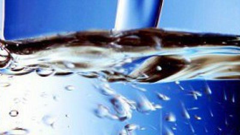 Daca bei mai mult de doi litri de apa pe zi reduci riscul aparitiei cancerului la vezica