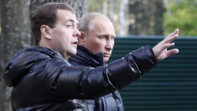VIDEO! Putin si Medvedev, impreuna la volanul unei combine agricole