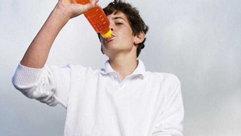 73% dintre tinerii englezi abuzeaza de bauturi energizante