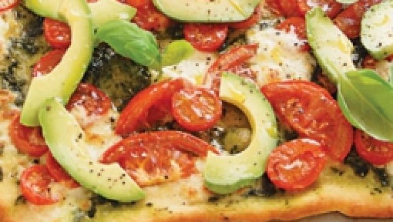 Reteta: Pizza tricolora cu ulei de busuioc