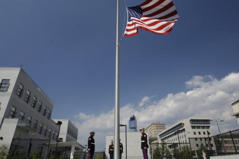 UPDATE! Politia sarba a arestat 17 persoane dupa atacul fara precedent la ambasada SUA de la Sarajevo