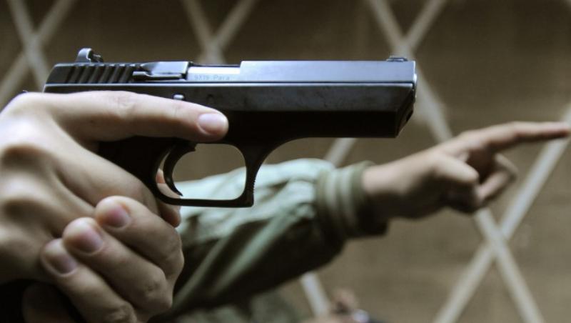 Bucuresti: Hoti de locuinte, prinsi cu focuri de arma