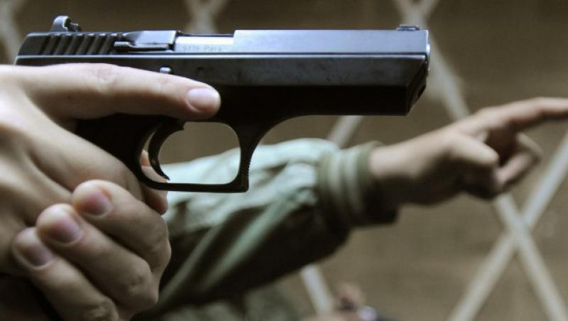 Bucuresti: Hoti de locuinte, prinsi cu focuri de arma