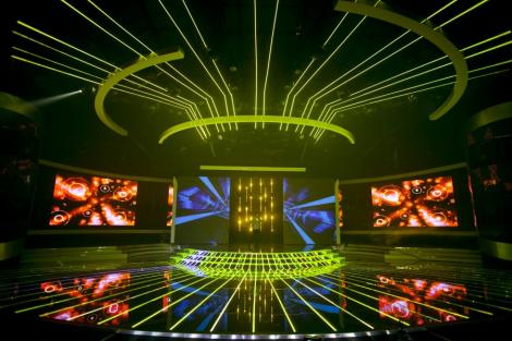 Incep galele live la X Factor, pe cea mai mare scena de sticla din Romania!