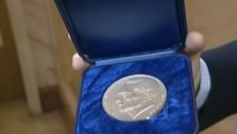 BNR a lansat o medalie jubiliara cu chipul Regelui Mihai