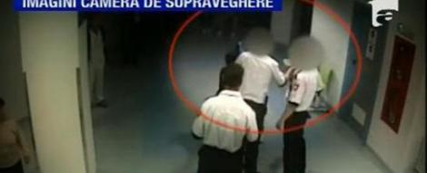 VIDEO! Teroare la Spitalul Universitar. Un tanar i-a amenintat cu un cutit pe medici