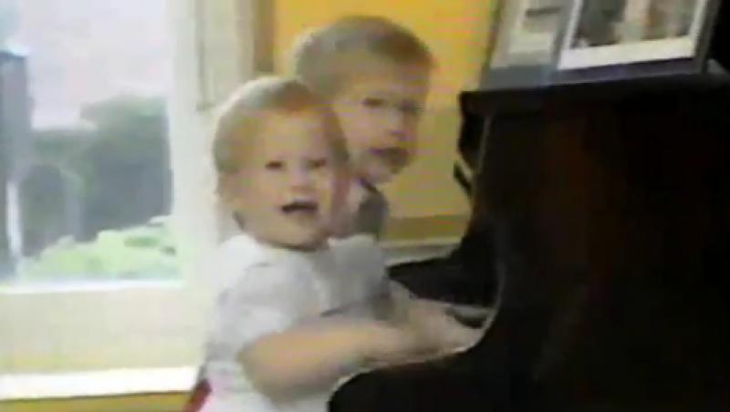 VIDEO! Printii William si Harry, concert inedit la pian!