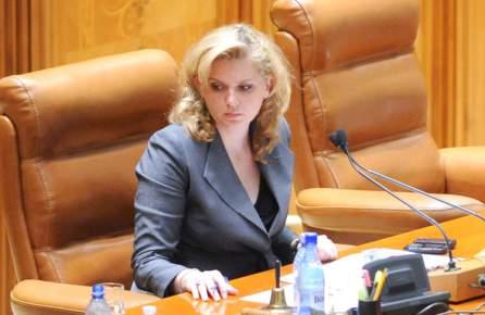 Roberta Anastase: "Demisiile lui Ponta si Antonescu ar oficializa absentele lor din Parlament"
