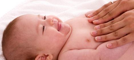 Ingrijirea nou-nascutului: Cum sa faci masaj bebelusilor