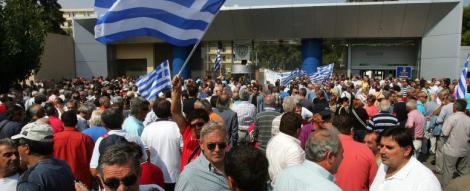 Grecia si-a luat angajamentul sa taie salariile din sectorul public cu 20%