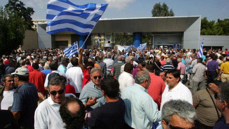 Grecia si-a luat angajamentul sa taie salariile din sectorul public cu 20%