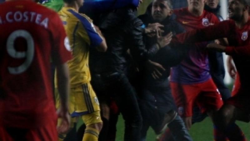FOTO & VIDEO! Un suporter ploiestean l-a bagat in spital pe Galamaz. Petrolul - Steaua suspendat!