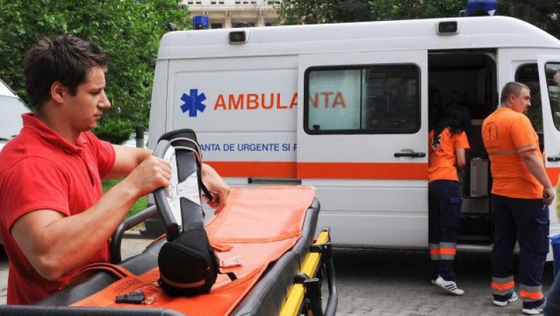 Un copil de 10 ani a ajuns la spital dupa ce a cazut de pe un acoperis