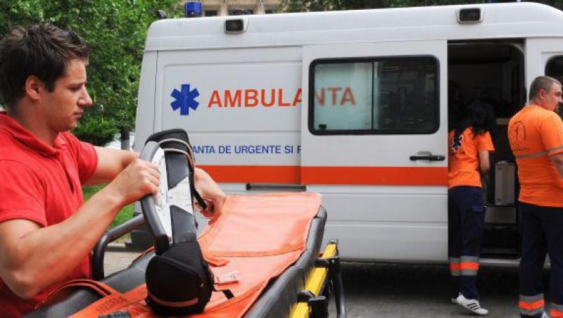 Un copil de 10 ani a ajuns la spital dupa ce a cazut de pe un acoperis