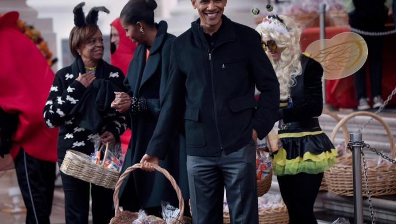 GALERIE FOTO! Barack si Michelle Obama NU s-au costumat de Halloween