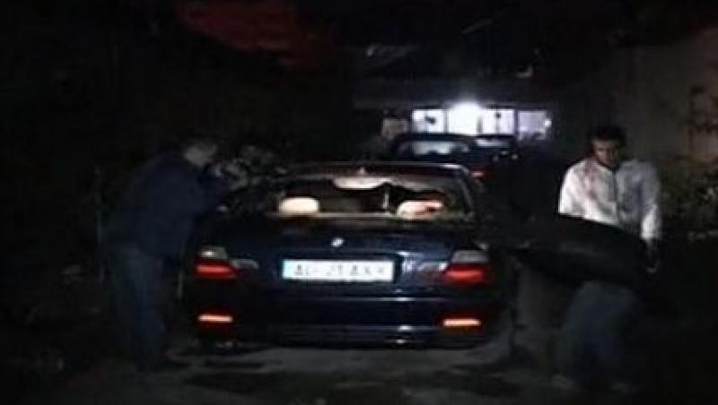 VIDEO! Masina incendiata de camatari in Targoviste