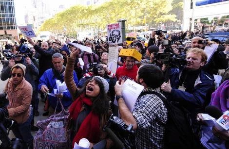 VIDEO! Actiunile de protest din SUA, "Ocupati Wall Street", tot mai violente