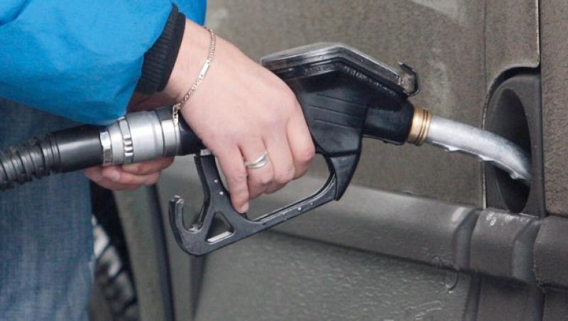 Previziune sumbra: 7 lei/litru, pretul benzinei in 2012!