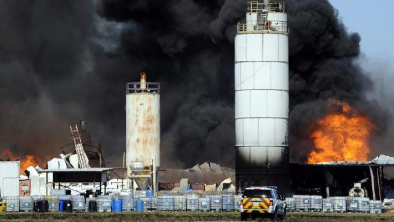 Alerta in Texas: Incendiu devastator la o uzina chimica
