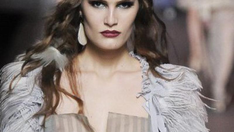Vezi colectia toamna-iarna 2011 Christian Dior!