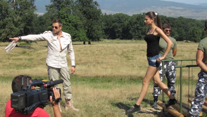 Protagonistele Next Top Model au parte de un antrenament dur la Arsenal Park