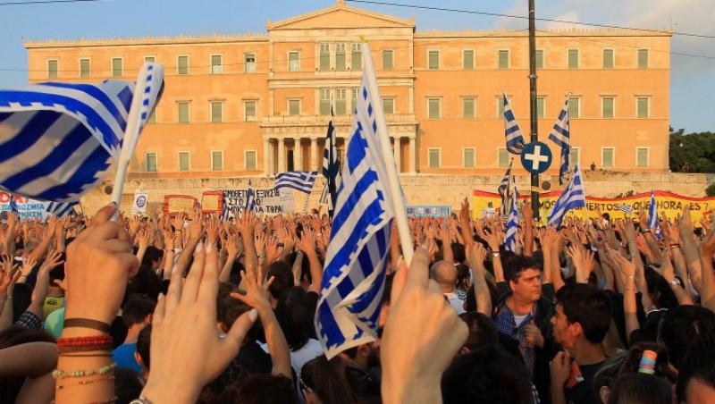 UPDATE! Grecia, paralizata de greva! Sute de ofiteri au luat cu asalt Ministerul Apararii!