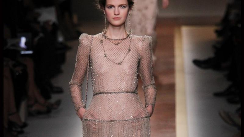 FOTO! Valentino: transparenta si stralucire la Paris