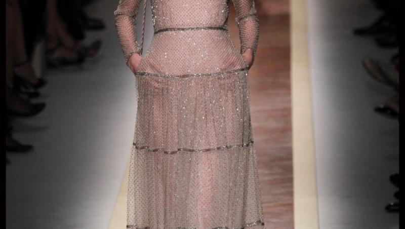 FOTO! Valentino: transparenta si stralucire la Paris