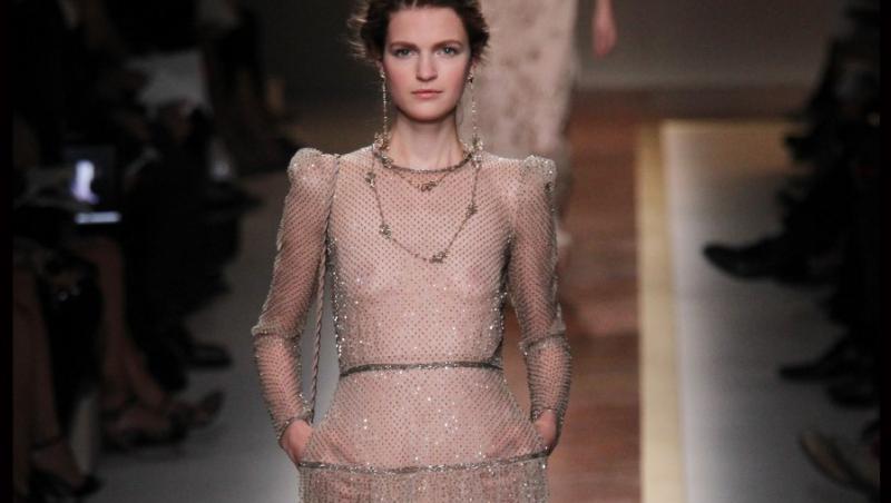 FOTO! Valentino: transparenta si stralucire la Paris