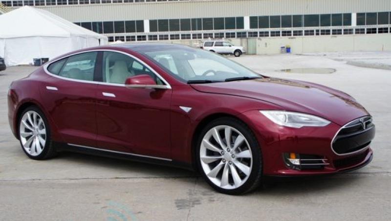 Tesla a lansat un nou model de masina electrica